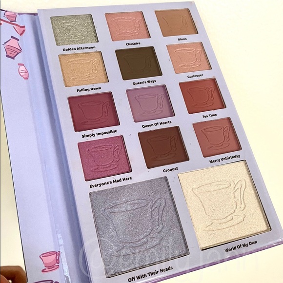 Disney Other - Alice in Wonderland💖Eyeshadow Palette